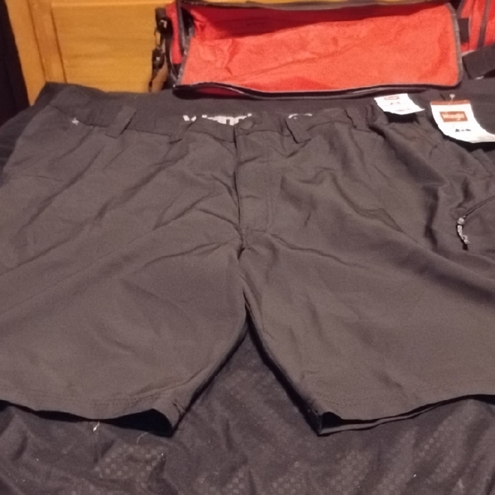 NWT Men's 44 Wrangler Performance Cargo Shorts